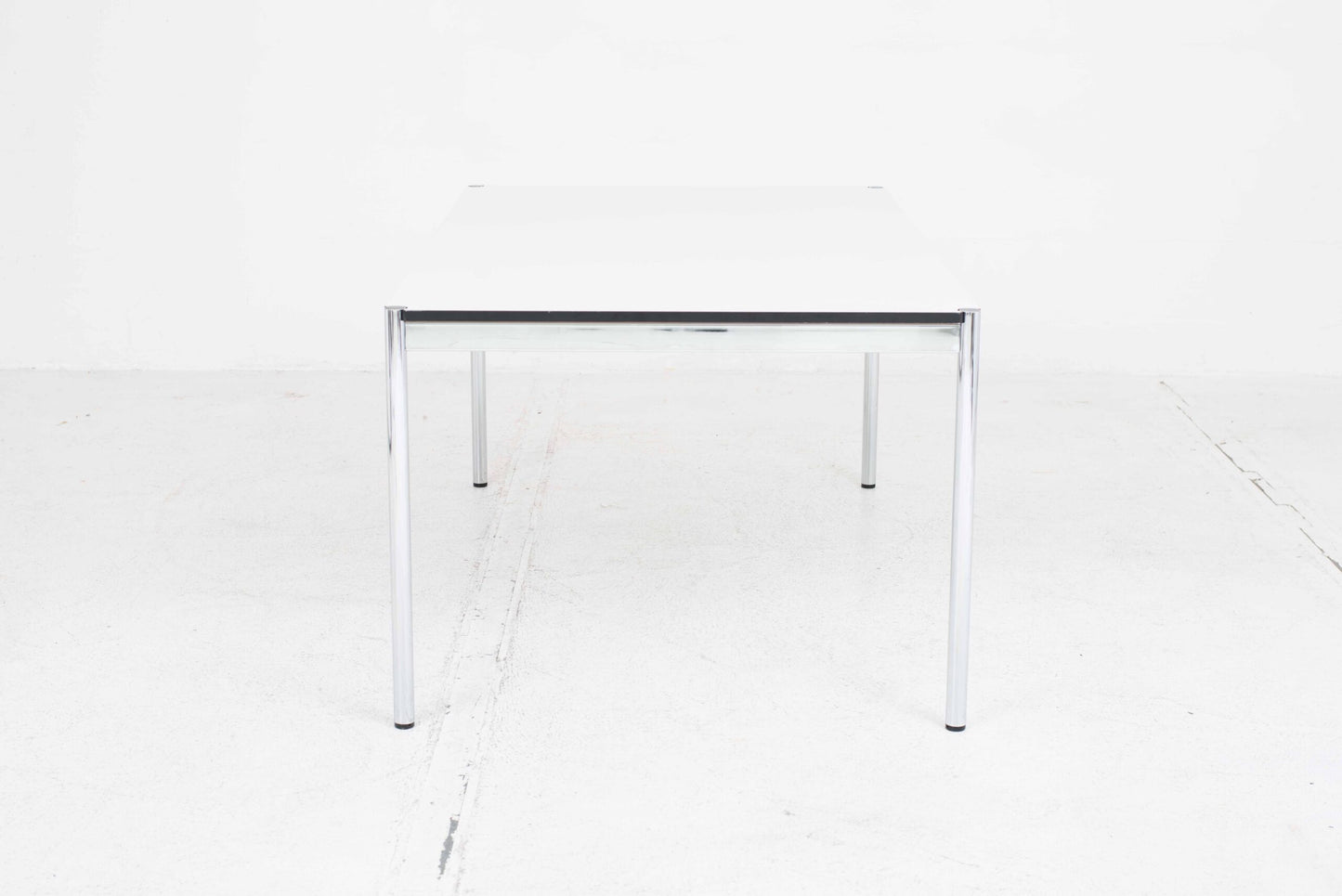 USM Schreibtisch 175cm x 100cm in Perlgrau