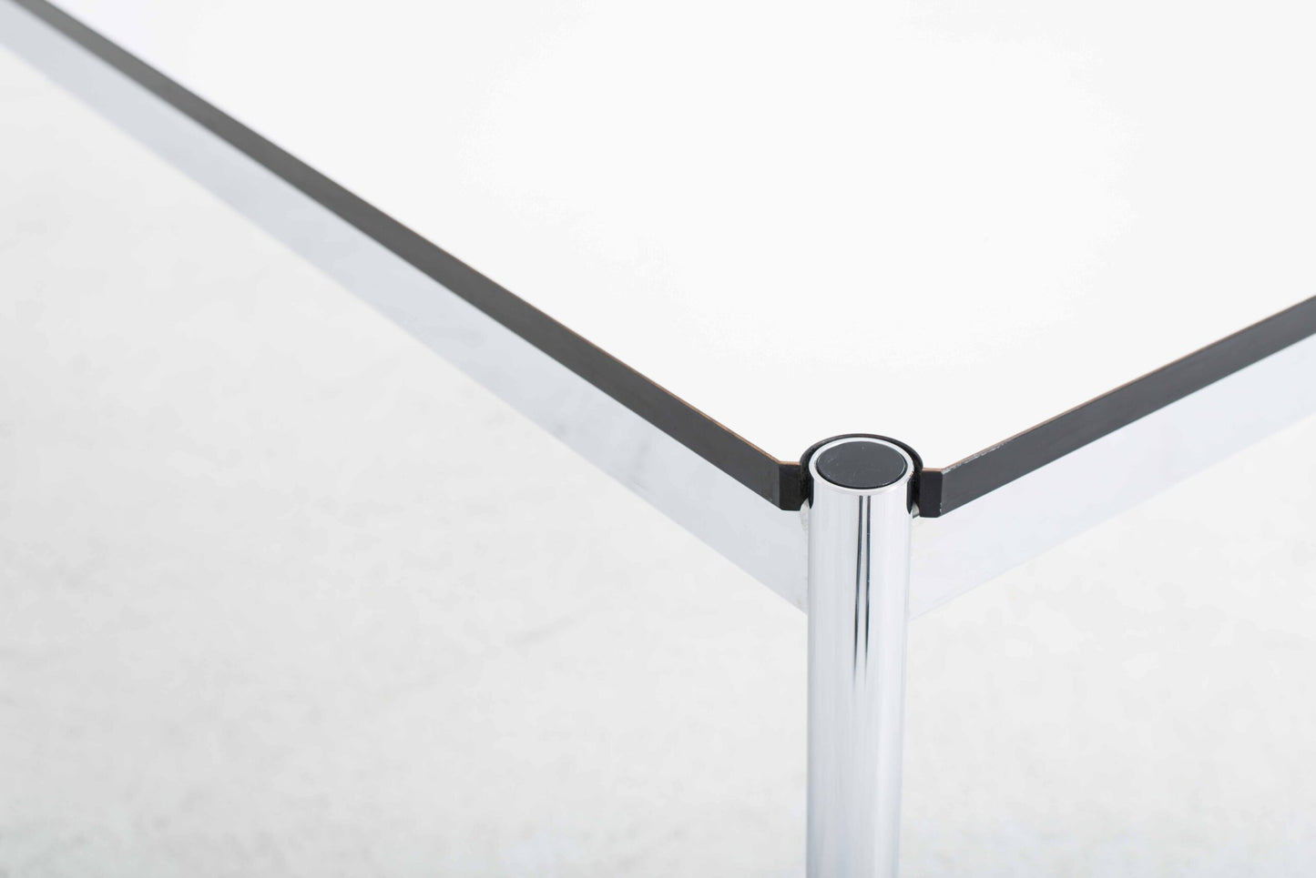 USM Schreibtisch 175cm x 100cm in Perlgrau