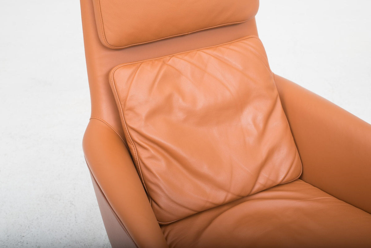 Fauteuil et pouf Vitra Grand Relax par Antonio Citterio