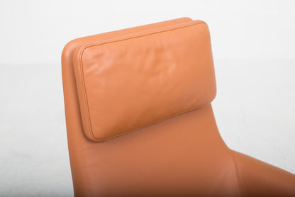 Fauteuil et pouf Vitra Grand Relax par Antonio Citterio