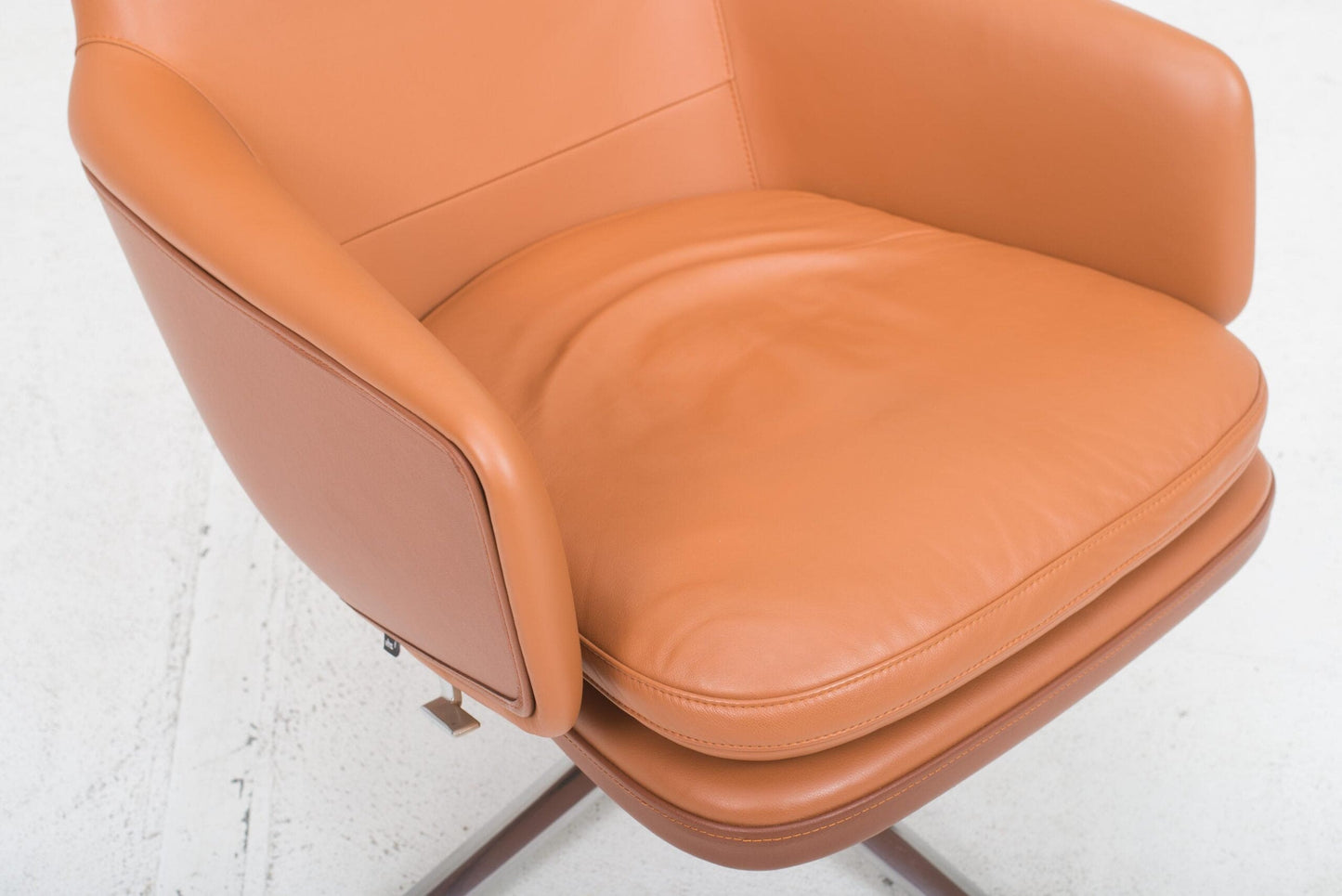 Fauteuil et pouf Vitra Grand Relax par Antonio Citterio
