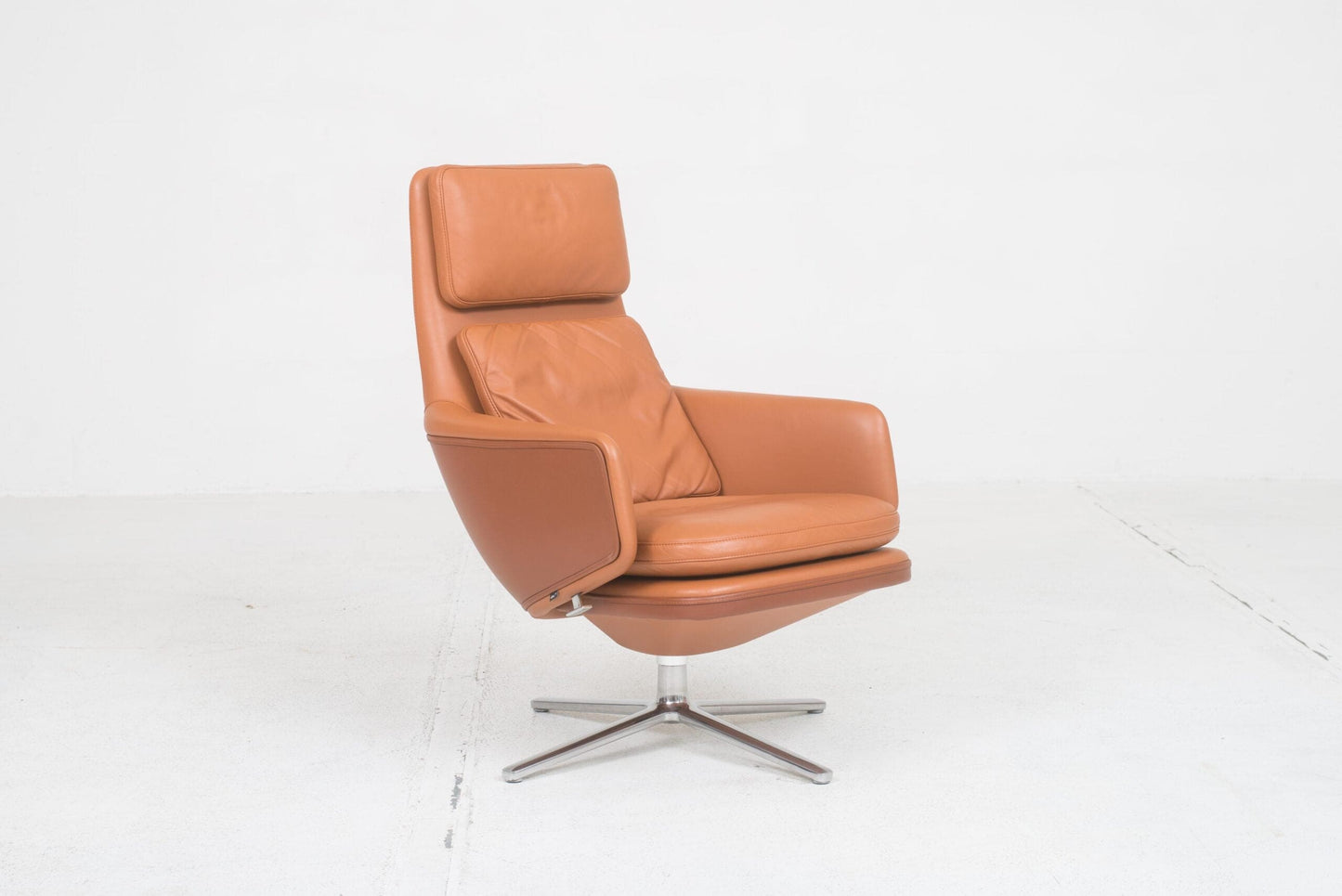 Fauteuil et pouf Vitra Grand Relax par Antonio Citterio