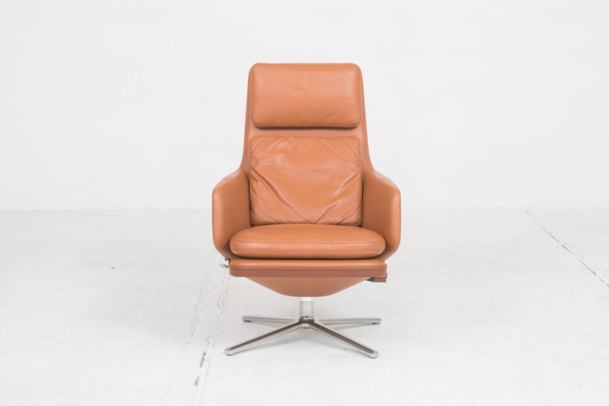 Fauteuil et pouf Vitra Grand Relax par Antonio Citterio