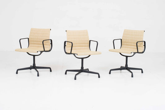 Vintage Stuhl EA 104 von Charles und Ray Eames für Vitra