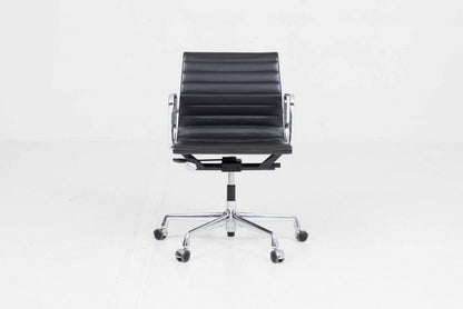 Vintage Bürostuhl "EA 117" von Charles und Ray Eames für Vitra