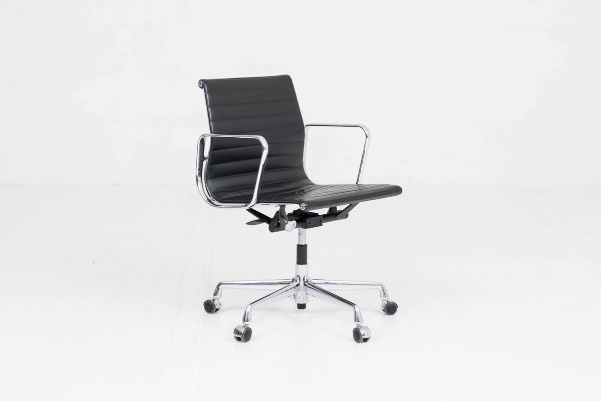 Vintage Bürostuhl "EA 117" von Charles und Ray Eames für Vitra