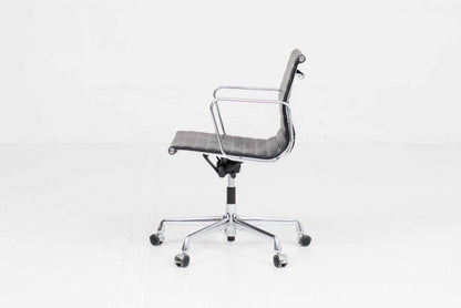 Vintage Bürostuhl "EA 117" von Charles und Ray Eames für Vitra