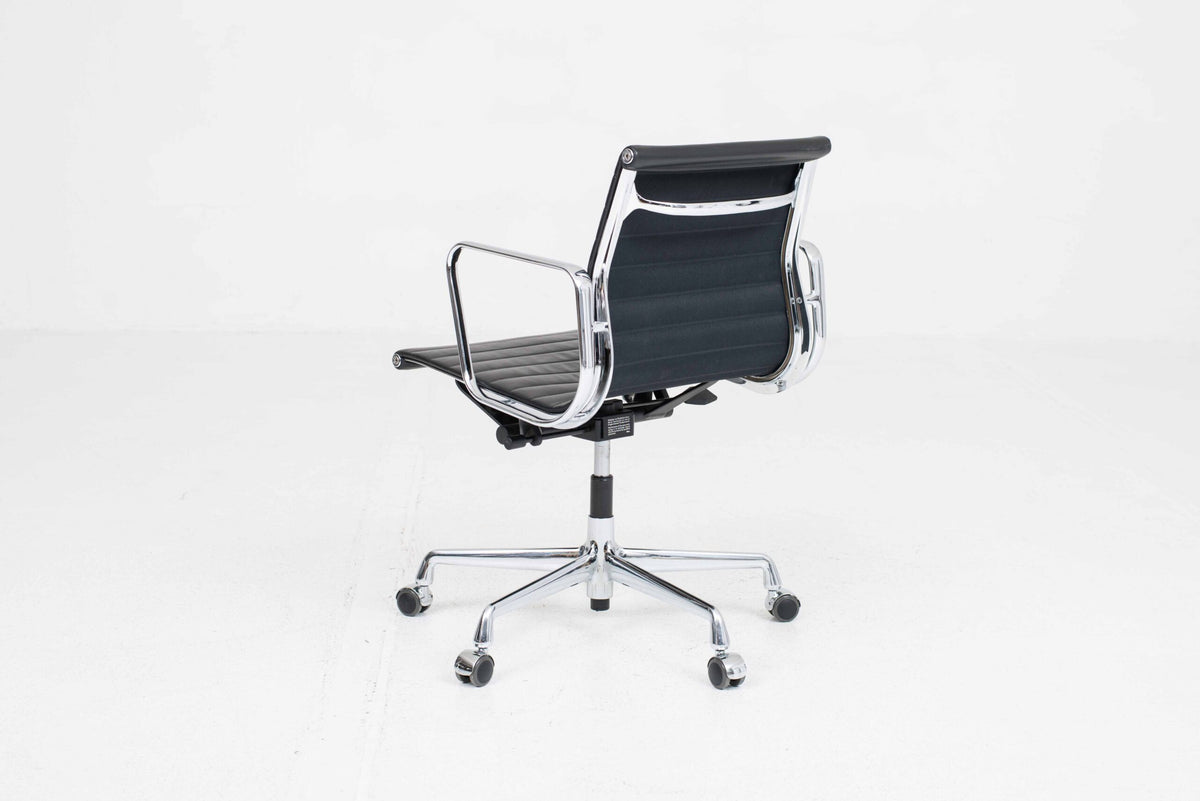 Vintage Bürostuhl "EA 117" von Charles und Ray Eames für Vitra