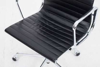Vintage Bürostuhl "EA 117" von Charles und Ray Eames für Vitra