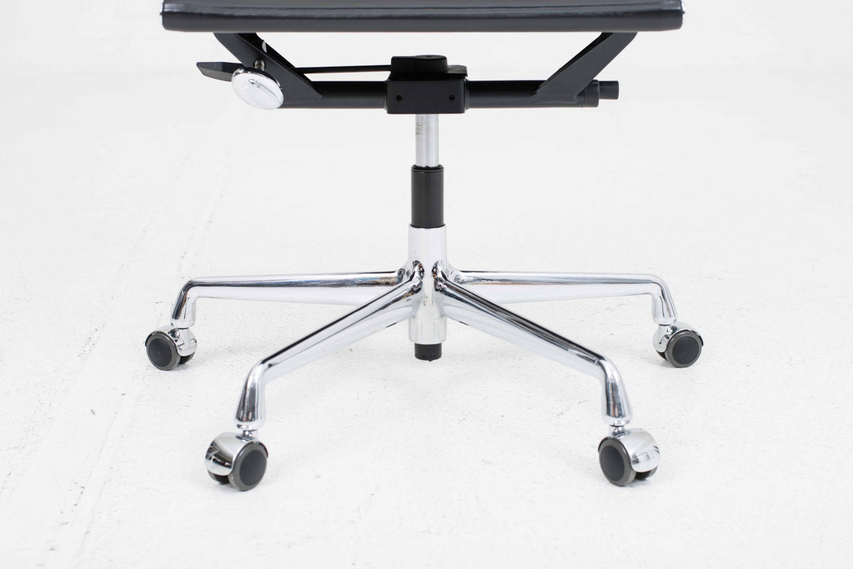 Vintage Bürostuhl "EA 117" von Charles und Ray Eames für Vitra