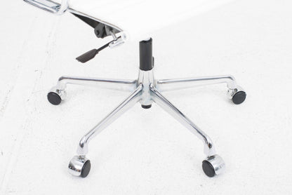 Vintage Bürostuhl "EA 117" von Eames für Vitra, weisses Leder