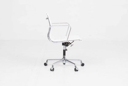 Vintage Bürostuhl "EA 117" von Eames für Vitra, weisses Leder