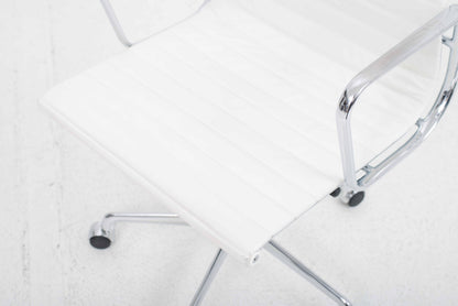 Vintage Bürostuhl "EA 117" von Eames für Vitra, weisses Leder