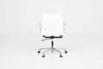 Vintage Bürostuhl "EA 117" von Eames für Vitra, weisses Leder