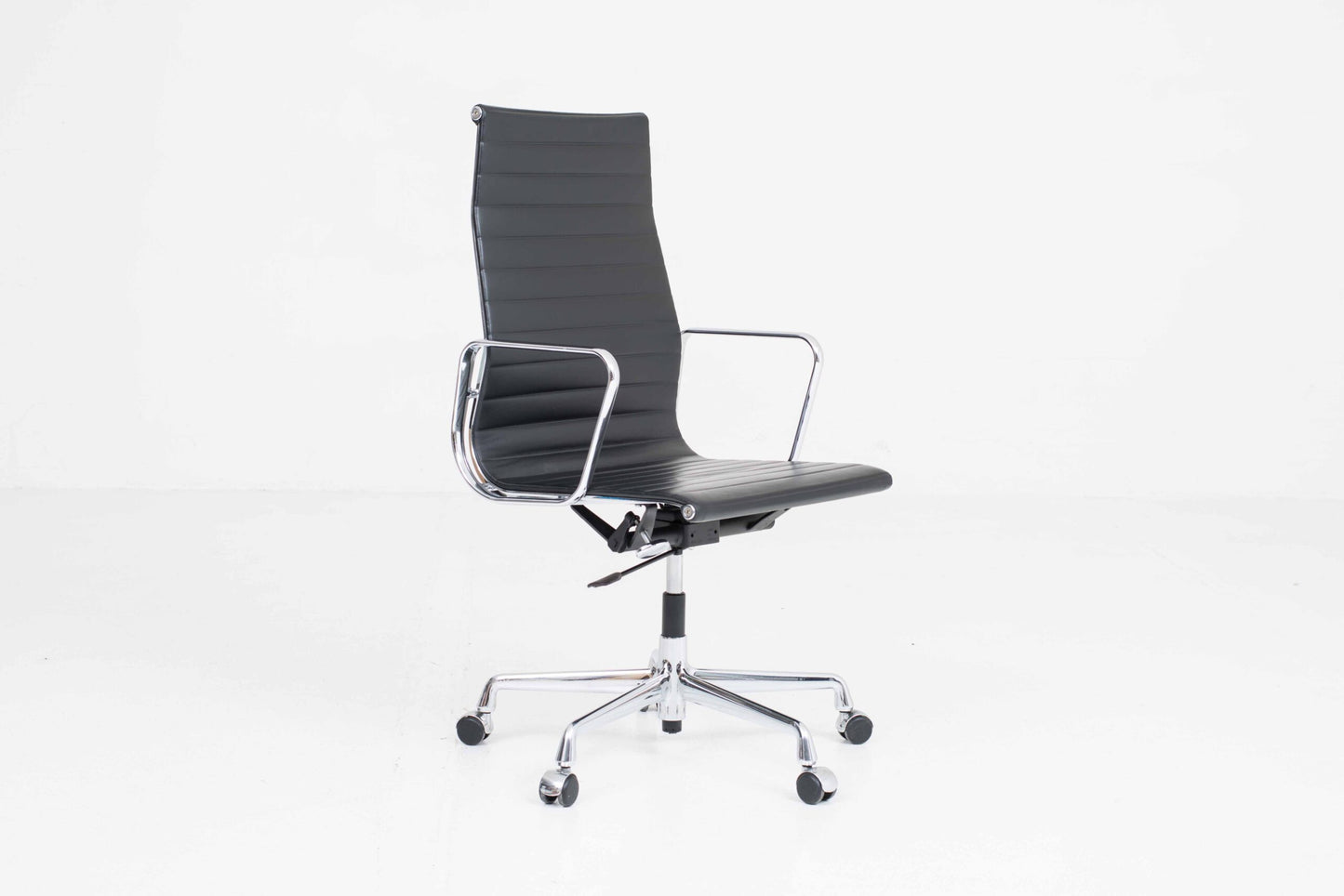 Vintage Bürostuhl EA 119 von Charles und Ray Eames für Vitra schwarz creme