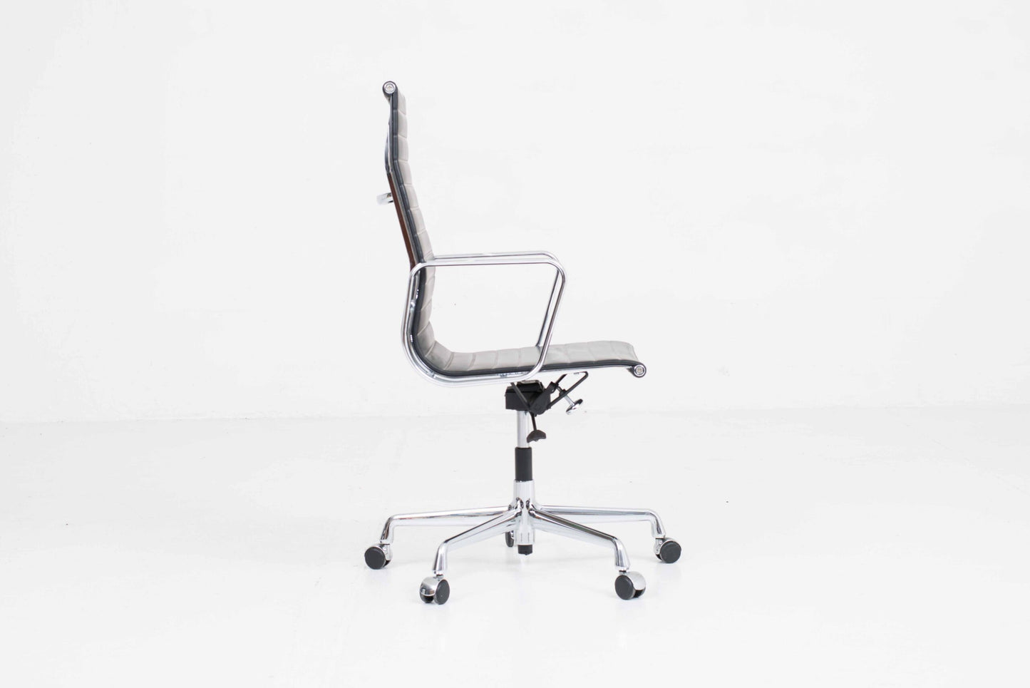 Vintage Bürostuhl EA 119 von Charles und Ray Eames für Vitra schwarz creme