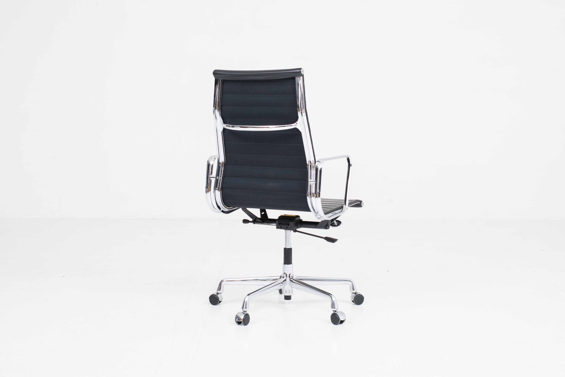 Vintage Bürostuhl EA 119 von Charles und Ray Eames für Vitra schwarz creme