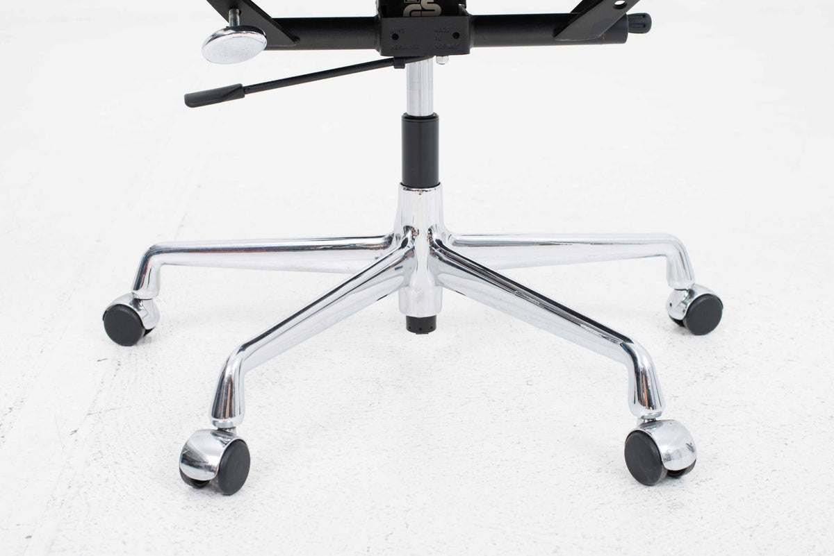 Vintage Bürostuhl EA 119 von Charles und Ray Eames für Vitra, schwarzes Leder