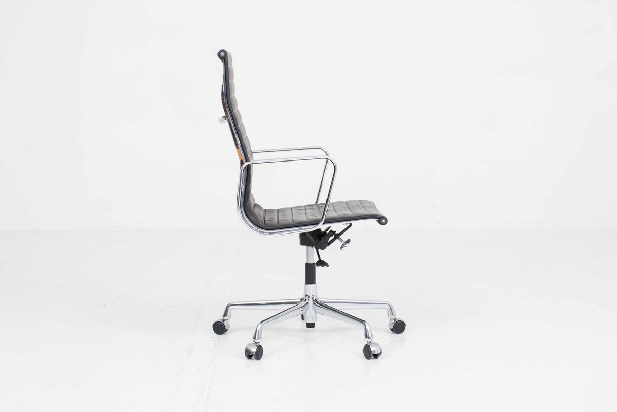 Vintage Bürostuhl EA 119 von Charles und Ray Eames für Vitra, schwarzes Leder