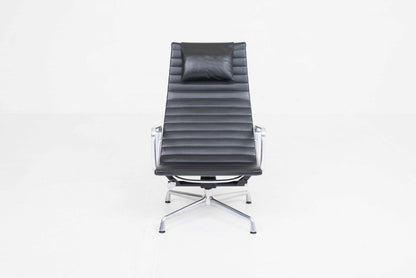 Vintage Sessel EA 124 von Charles und Ray Eames für Vitra, schwarz