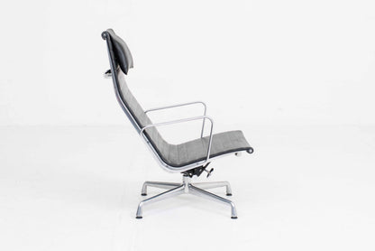 Vintage Sessel EA 124 von Charles und Ray Eames für Vitra, schwarz