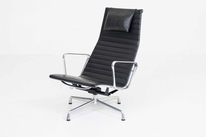 Vintage Sessel EA 124 von Charles und Ray Eames für Vitra, schwarz