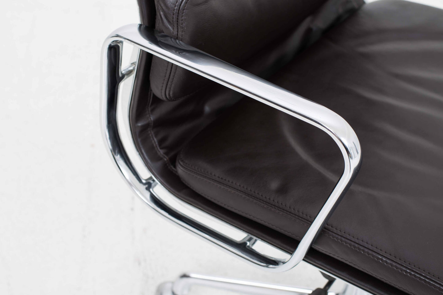 Vintage Bürostuhl EA 217 von Eames für Vitra, dunkelbraunes Leder