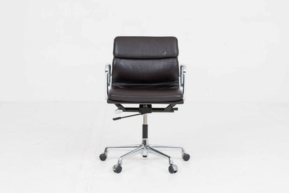 Vintage Bürostuhl EA 217 von Eames für Vitra, dunkelbraunes Leder