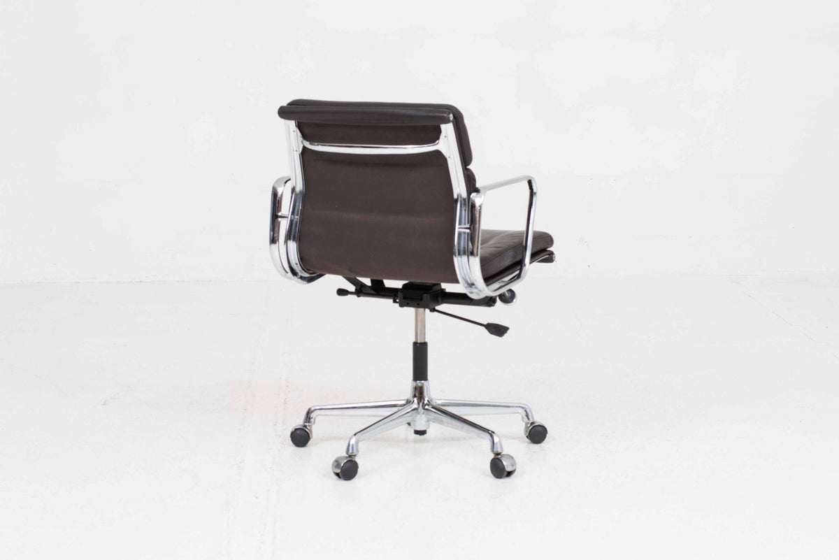 Vintage Bürostuhl EA 217 von Eames für Vitra, dunkelbraunes Leder