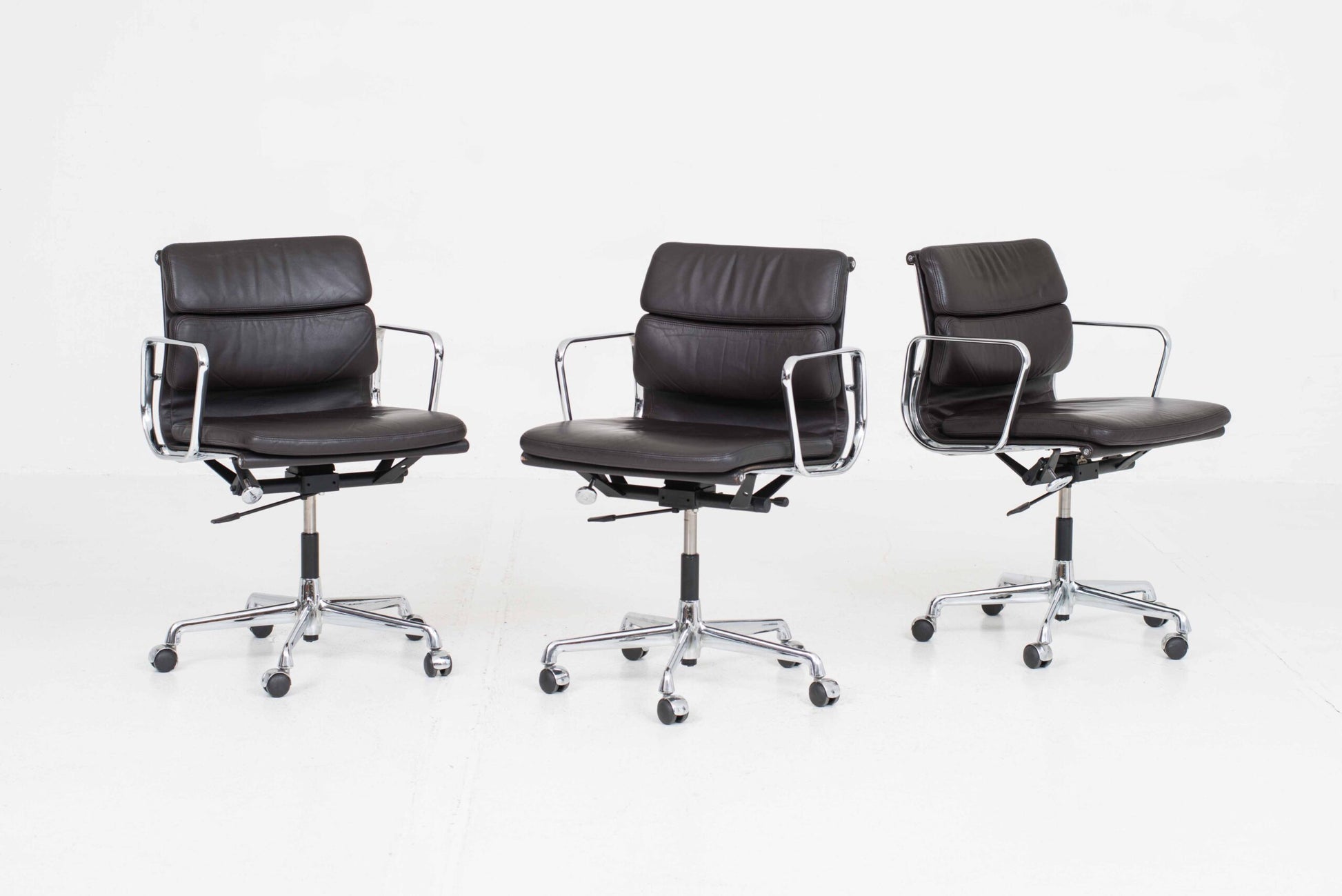 Vintage Bürostuhl EA 217 von Eames für Vitra, dunkelbraunes Leder
