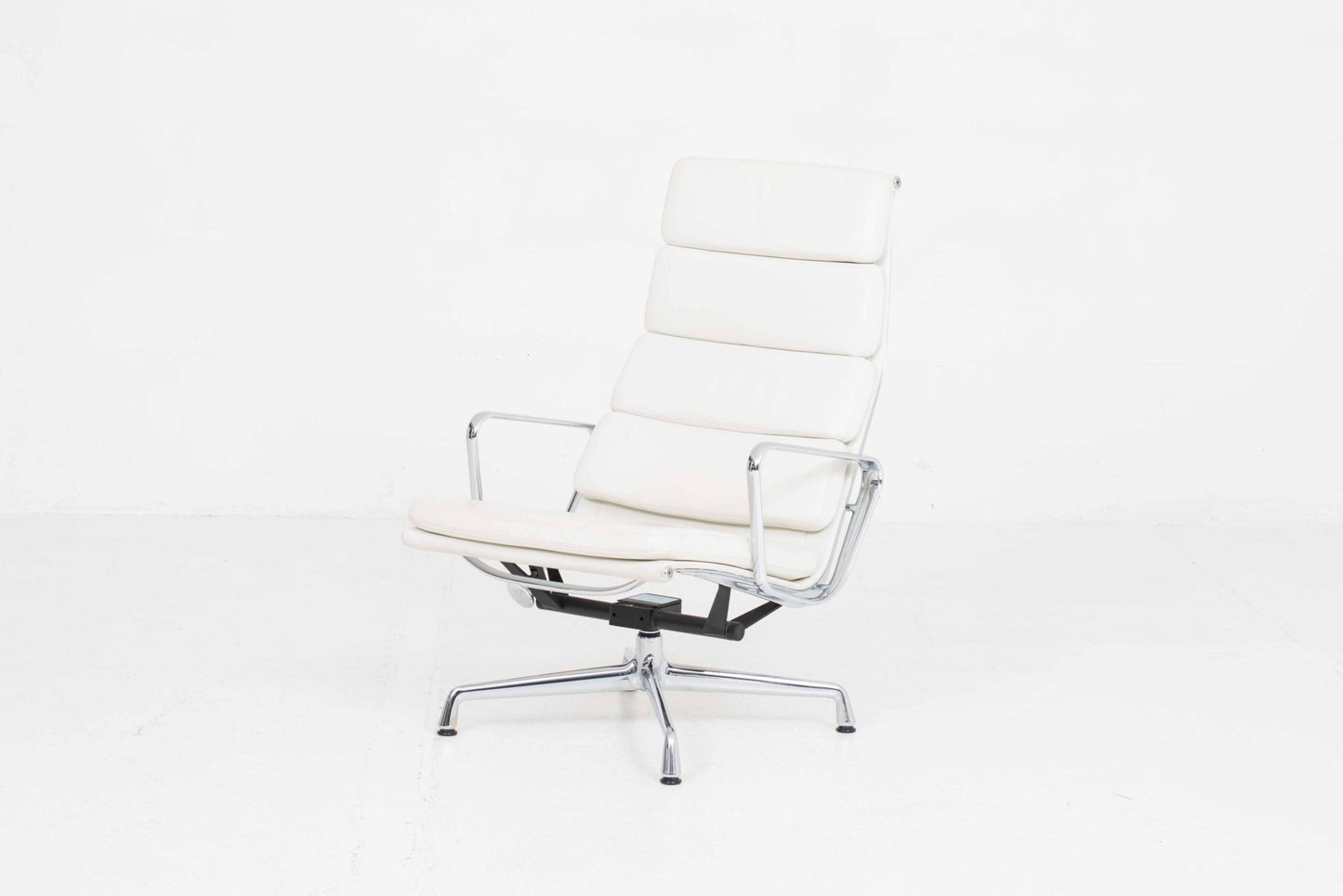 Vintage Sessel EA 222 Soft Pad von Charles und Ray Eames für Vitra