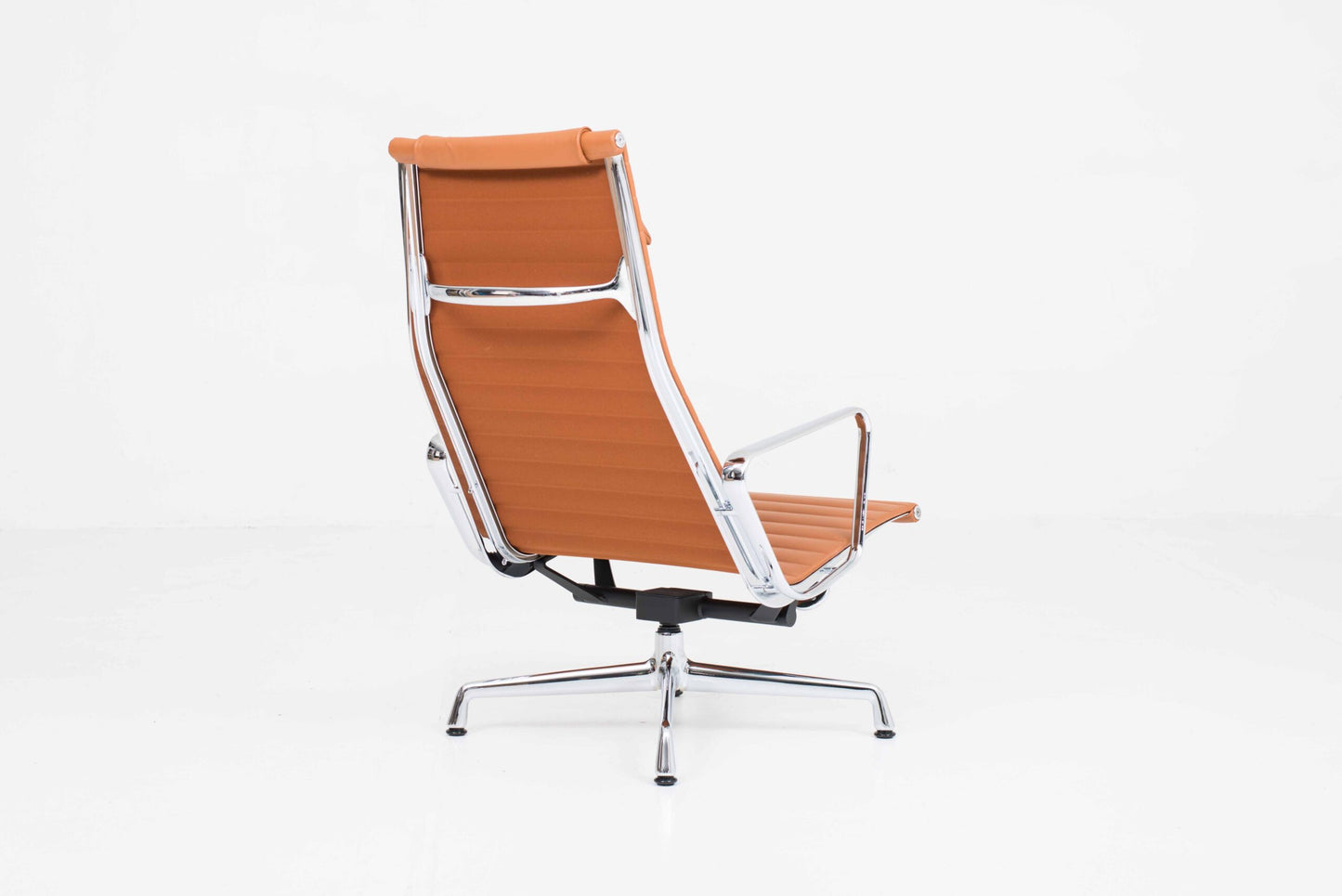 Vintage Sessel EA 124 von Charles und Ray Eames für Vitra