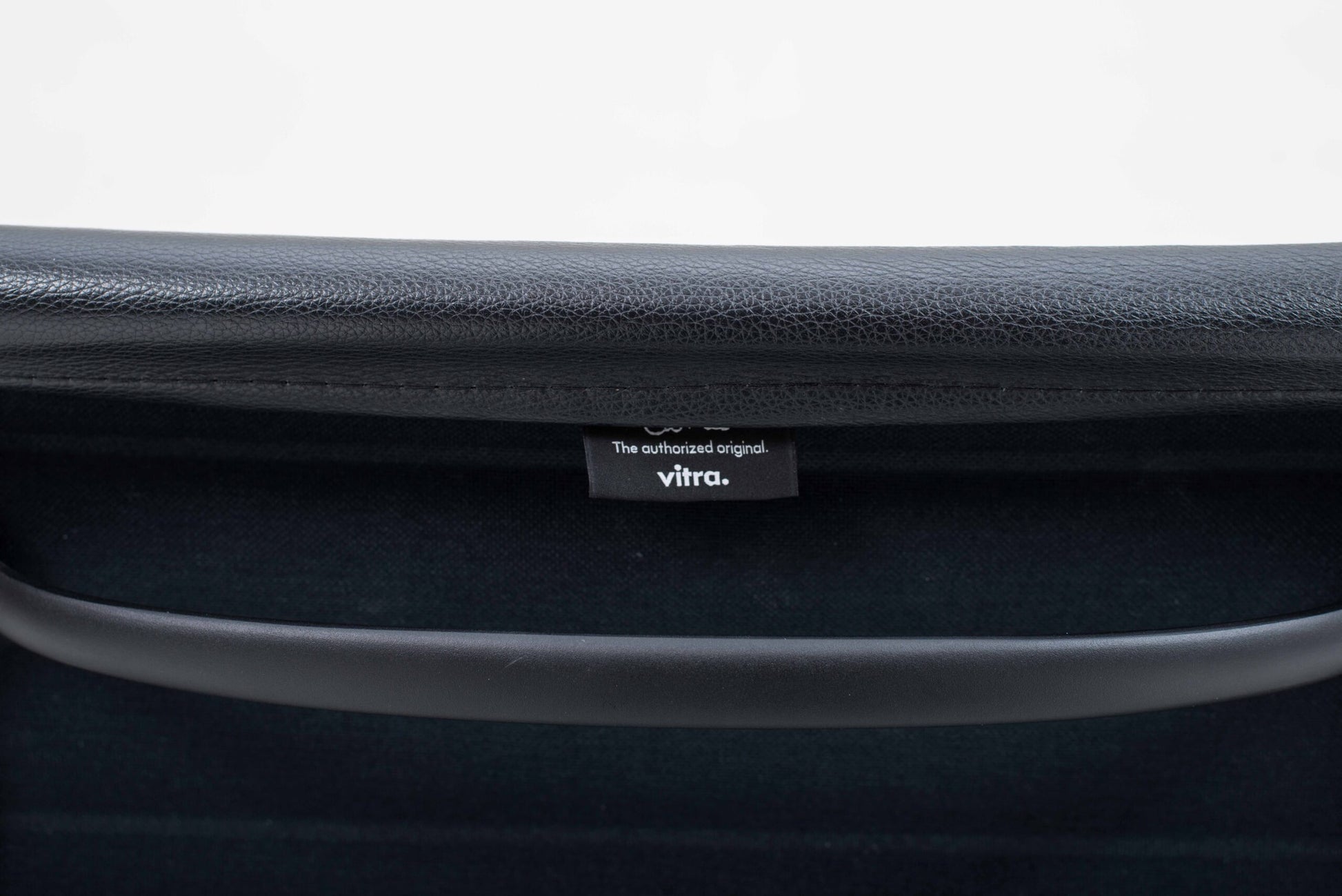 Vintage Stuhl EA 104 von Charles und Ray Eames für Vitra