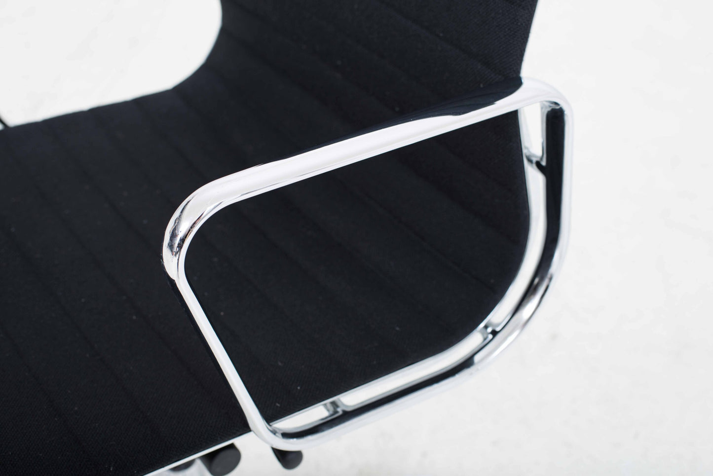 Vitra EA 117 Bürostuhl von Eames in schwarzem Hopsak