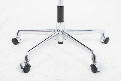 Vitra EA 117 Bürostuhl von Eames in schwarzem Hopsak