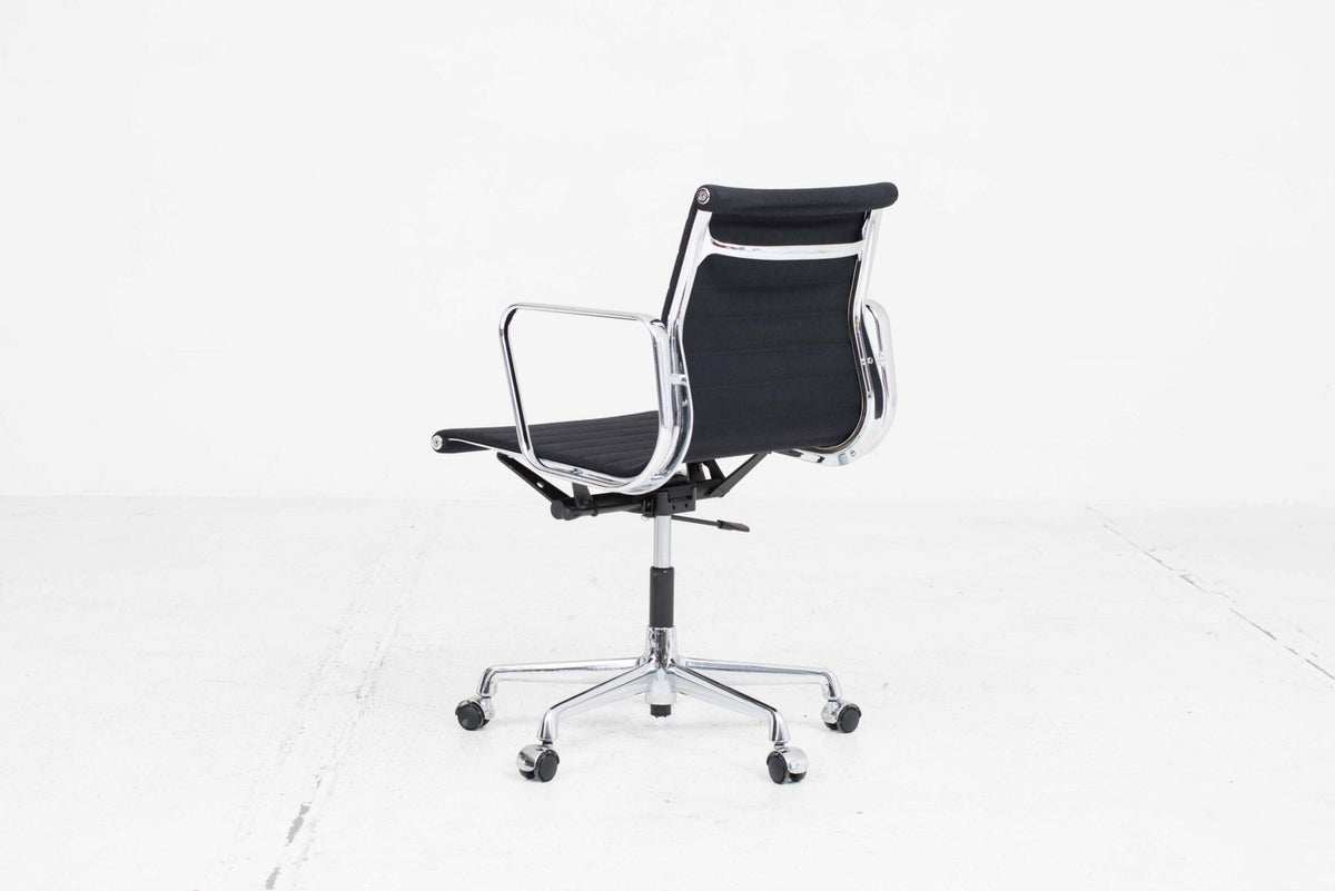 Vitra EA 117 Bürostuhl von Eames in schwarzem Hopsak