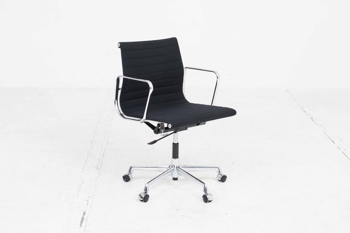 Vitra EA 117 Bürostuhl von Eames in schwarzem Hopsak