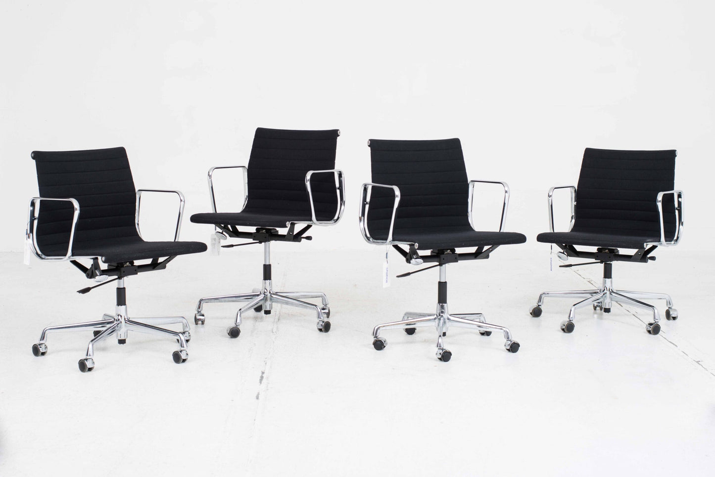 Vitra EA 117 Bürostuhl von Eames in schwarzem Hopsak