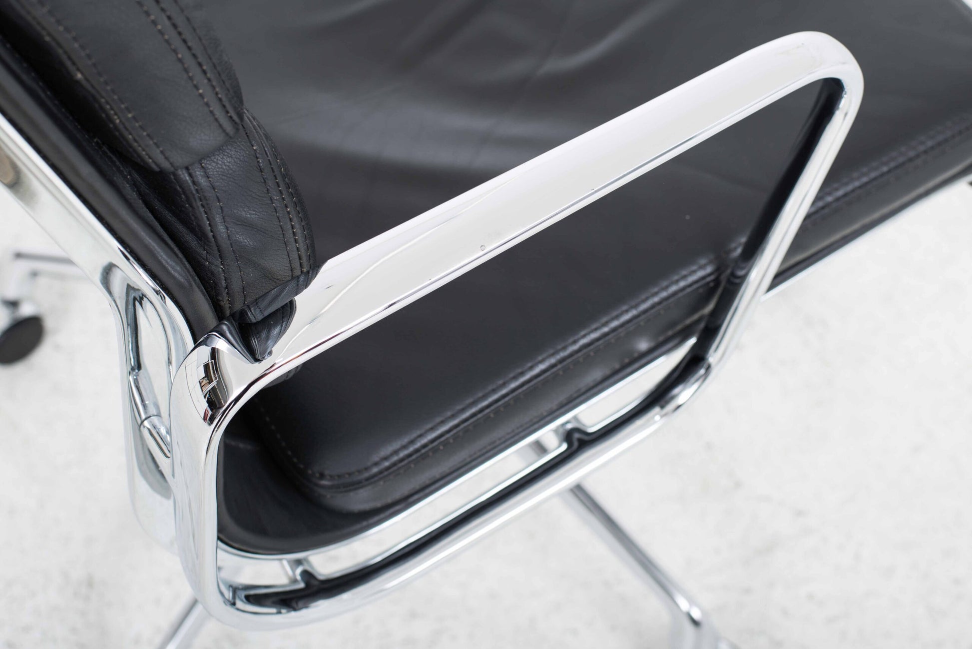 Vintage Bürostuhl EA 219 Soft Pad von Eames für Vitra in schwarzem Leder