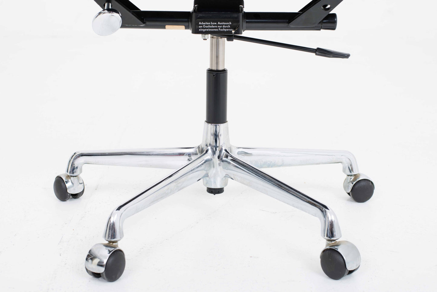 Vintage Bürostuhl EA 219 Soft Pad von Eames für Vitra in schwarzem Leder