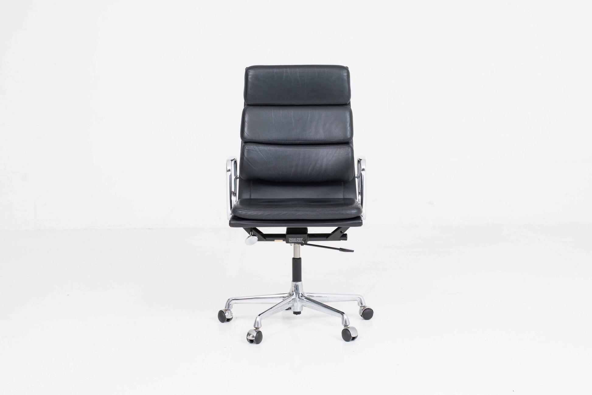 Vintage Bürostuhl EA 219 Soft Pad von Eames für Vitra in schwarzem Leder