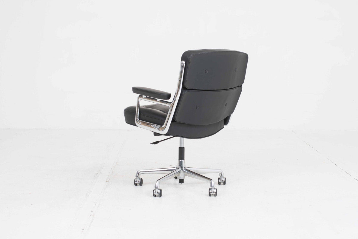 Vintage Lobby Chair by Charles Eames for Vitra black leather