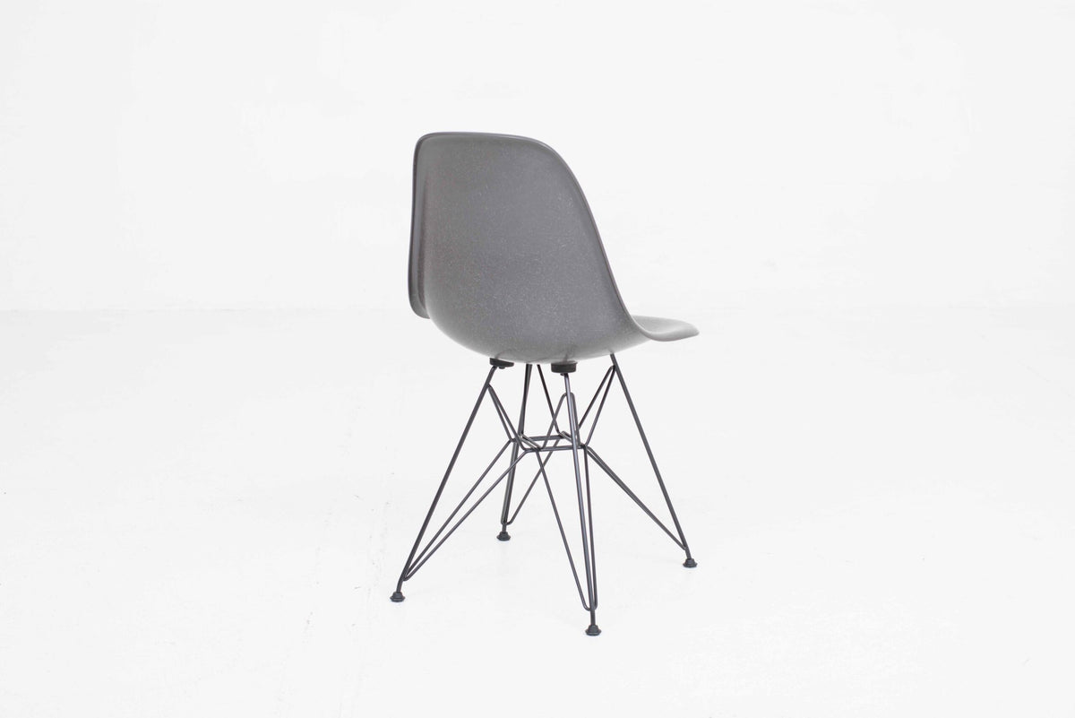 Vintage Stuhl DSR von Charles und Ray Eames für Vitra Elephant Hide Grey Schwarz