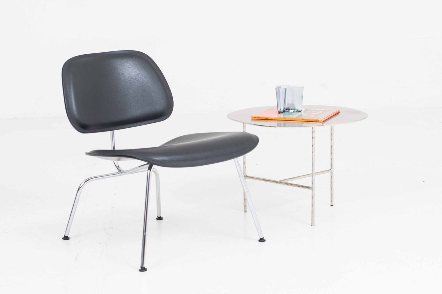 Vintage Loungesessel LCM von Charles und Ray Eames für Vitra in Schwarz