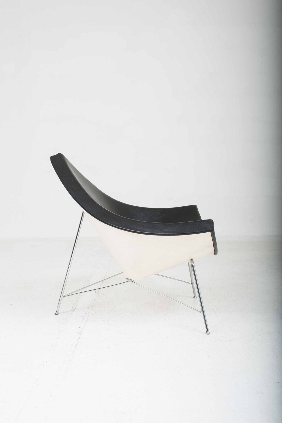 Coconut armchair by George Nelson for Vitra in black leather
