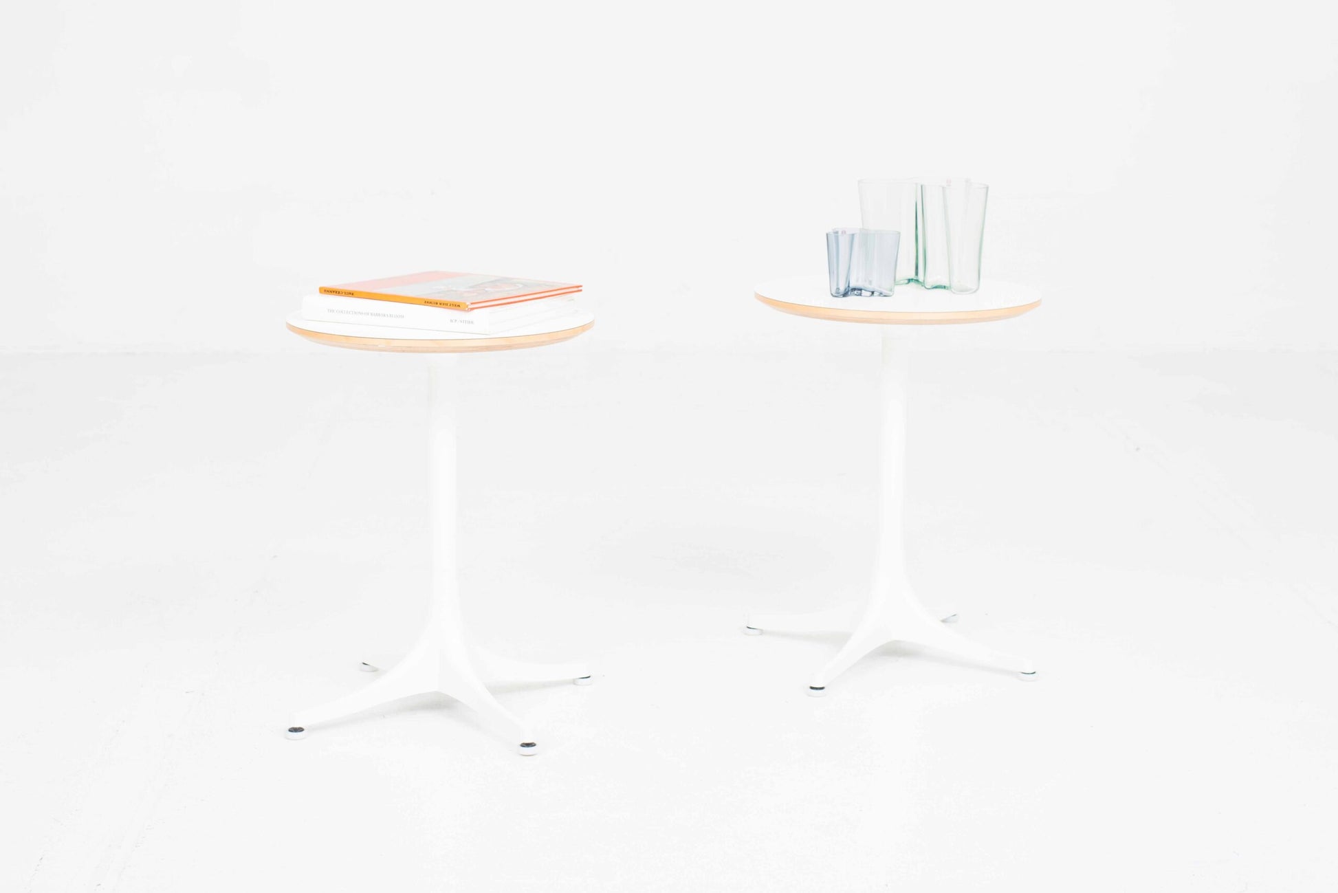 Vintage Beistelltisch Pedestal Table von George Nelson für Vitra in Weiß