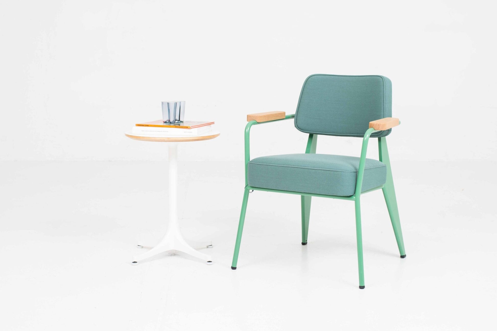 Vintage Beistelltisch Pedestal Table von George Nelson für Vitra in Weiß