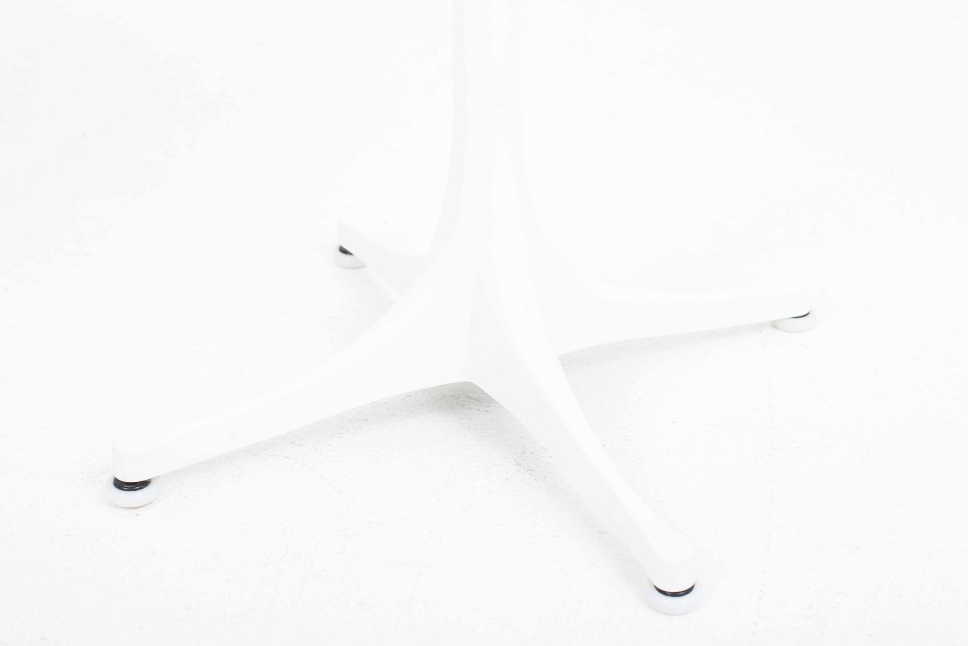 Vintage Beistelltisch Pedestal Table von George Nelson für Vitra in Weiß