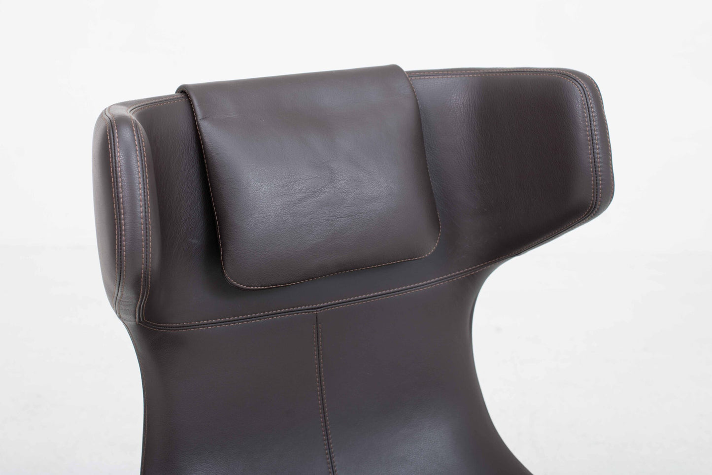 Fauteuil et ottoman Vitra Grand Repos par Antonio Citterio