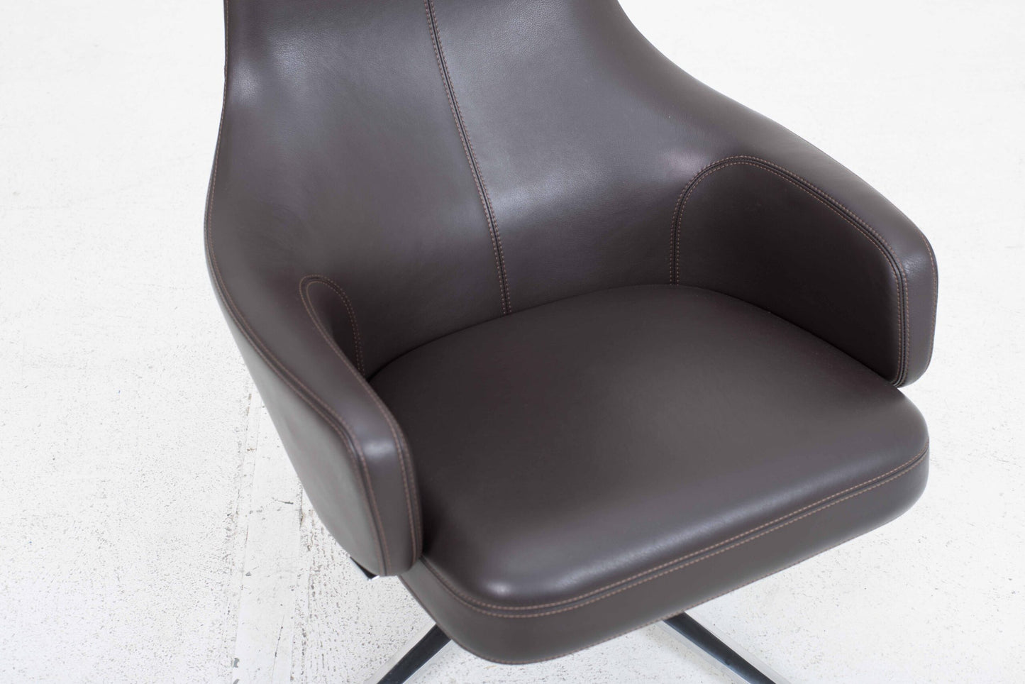 Fauteuil et ottoman Vitra Grand Repos par Antonio Citterio